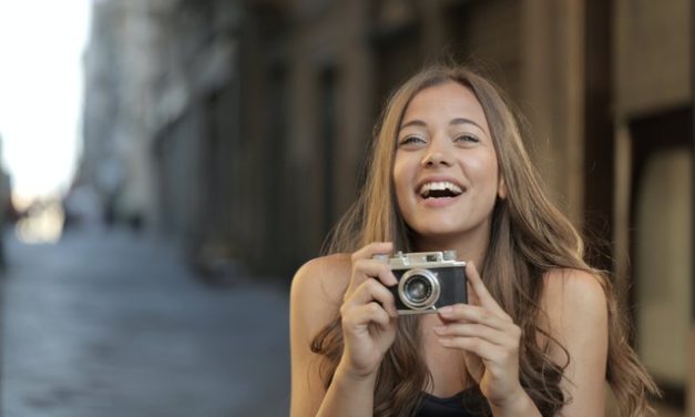 Rahasia Senyum Manis Ketika Di Foto Dengan Cara Praktis
