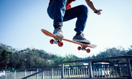 Olahraga Skateboard Yang Menggunakan Sebuah Papan