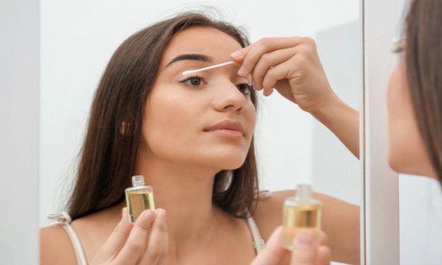 Castor Oil Dapat Memanjangkan Bulu Mata Secara Alami