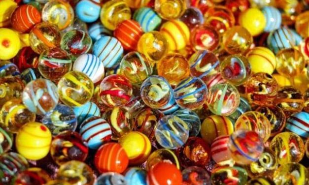 Kelereng Atau Mainan Tamia Dari Kaca Berbentuk Bulat