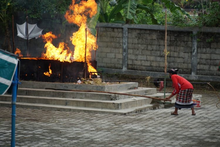 Proses Kremasi Pada Mayat Seseorang