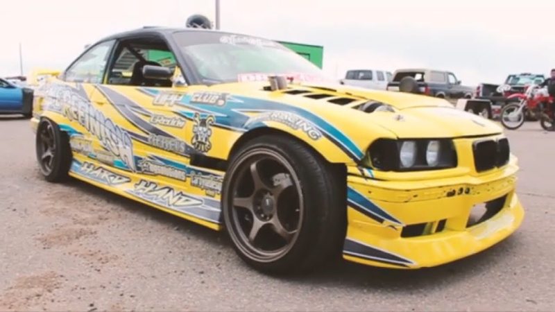 Mobil Drift Pakai Ban Miring Untuk Kestabilan Optimal