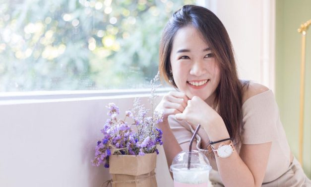 Tanda-Tanda Wanita Jaim Tapi Sayang Kamu