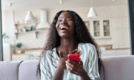 Terjebak Arus Mode: Mengungkap Bahaya Mengikuti Tren