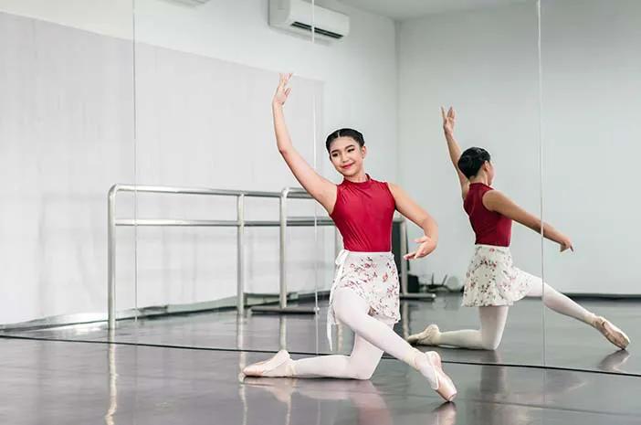 Seni Pertunjukan Balet Mempertunjukan Gerakan Indah