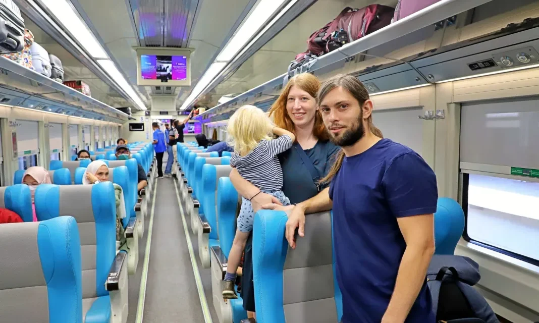 Terfavorit Turis Asing: Daya Tarik 4 Stasiun Kereta Pilihan