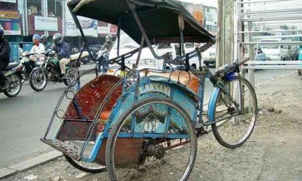 Transportasi Tradisional Becak Di Indonesia