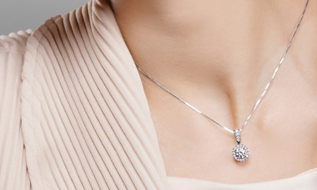 Perhiasan Di Leher Atau Necklace Mempunyai Sebuah Keindahan