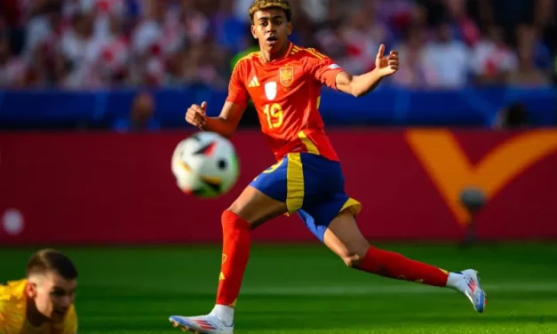 Pesepak Bola Muda Yang Berbakat Laminel Yamal