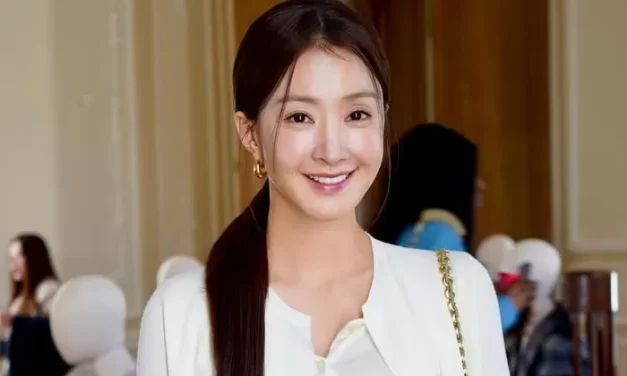 Di Balik Senyum Tenang Lee Si Young, Ada Luka Yang Tak Terlihat