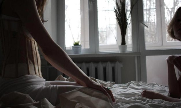 Korset Mengecilkan Perut: Benarkah Permanen Atau Hanya Ilusi?