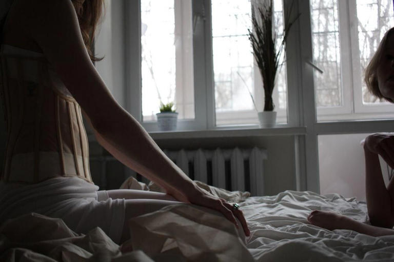 Korset Mengecilkan Perut: Benarkah Permanen Atau Hanya Ilusi?