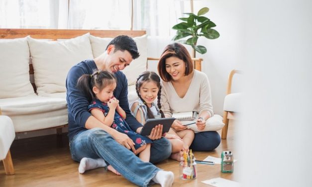 Kunci Sukses Anak Sehat: Konsisten Batasi Durasi Gadget Anak