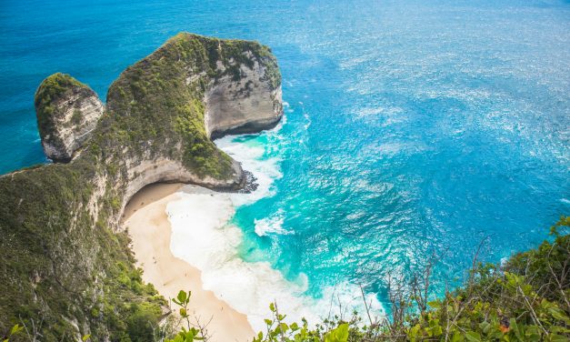 Nusa Penida: Menyingkap Surga Tersembunyi di Selatan Bali