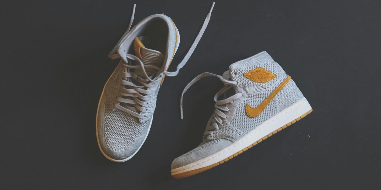 Sneakers: Dari Alas Kaki Atletik Hingga Simbol Budaya Global