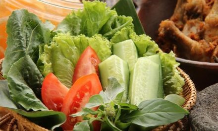 Surganya Lalap & Sambal: Kenapa Kuliner Sunda Selalu Nagih?