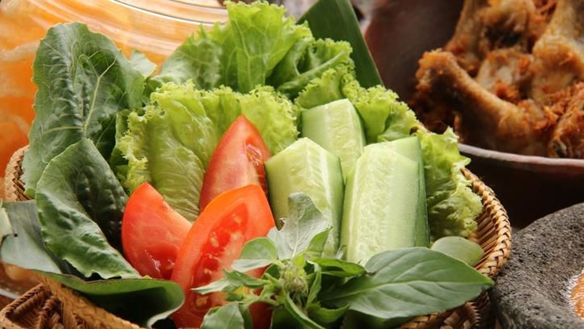 Surganya Lalap & Sambal: Kenapa Kuliner Sunda Selalu Nagih?