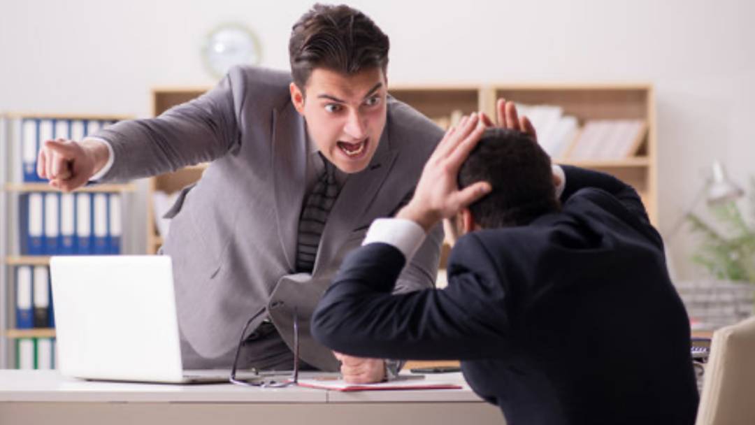 3 Trik Waras Ngadepin Bos Yang Gak Mau Kalah