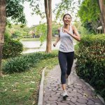 Tren Jalan Kaki: Pilih Hot Girl Walk Atau Japanese Style?