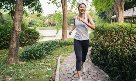 Tren Jalan Kaki: Pilih Hot Girl Walk Atau Japanese Style?