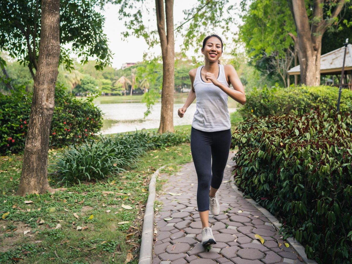 Tren Jalan Kaki: Pilih Hot Girl Walk Atau Japanese Style?