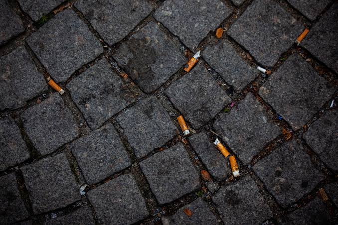 3 Dampak Buruk Buang Puntung Rokok Sembarangan