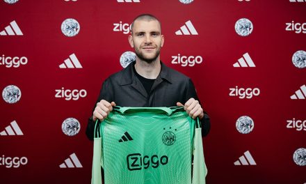 Ajax Butuh Kiper, Maarten Paes Jadi Kandidat Terkuat