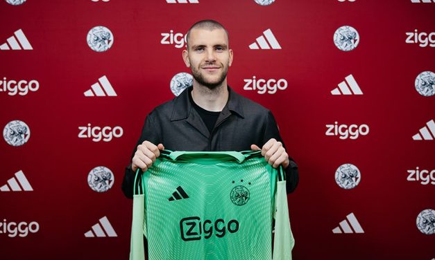 Ajax Butuh Kiper, Maarten Paes Jadi Kandidat Terkuat