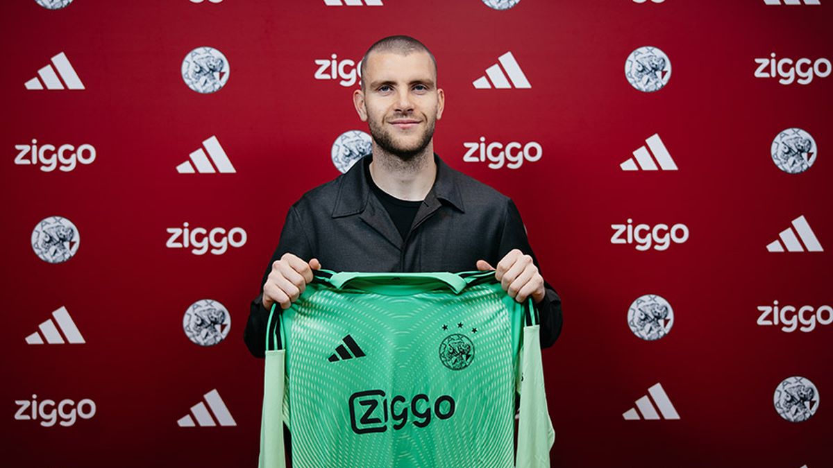 Ajax Butuh Kiper, Maarten Paes Jadi Kandidat Terkuat