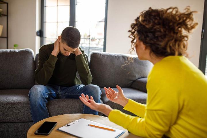Bahaya Silent Treatment: Bikin Hubungan Makin Renggang!