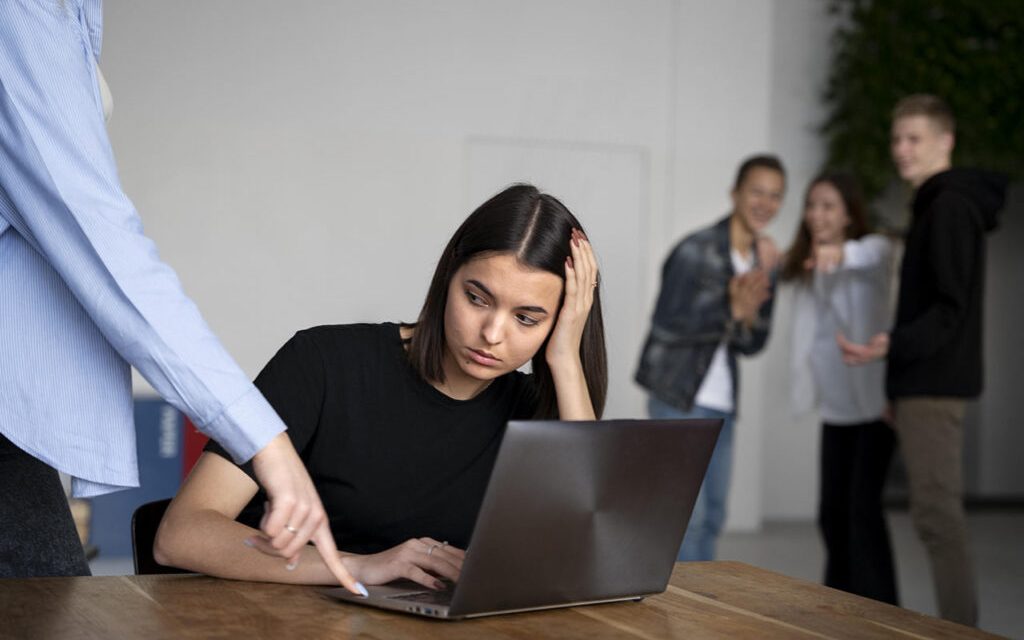 Dampak Mental Impostor Syndrome Bagi Pekerja Muda