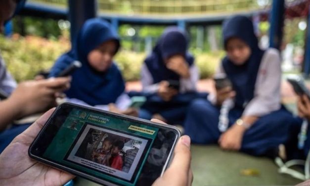 Jangan Bebas Banget! Ini Alasan HP Anak Perlu Di Batasi